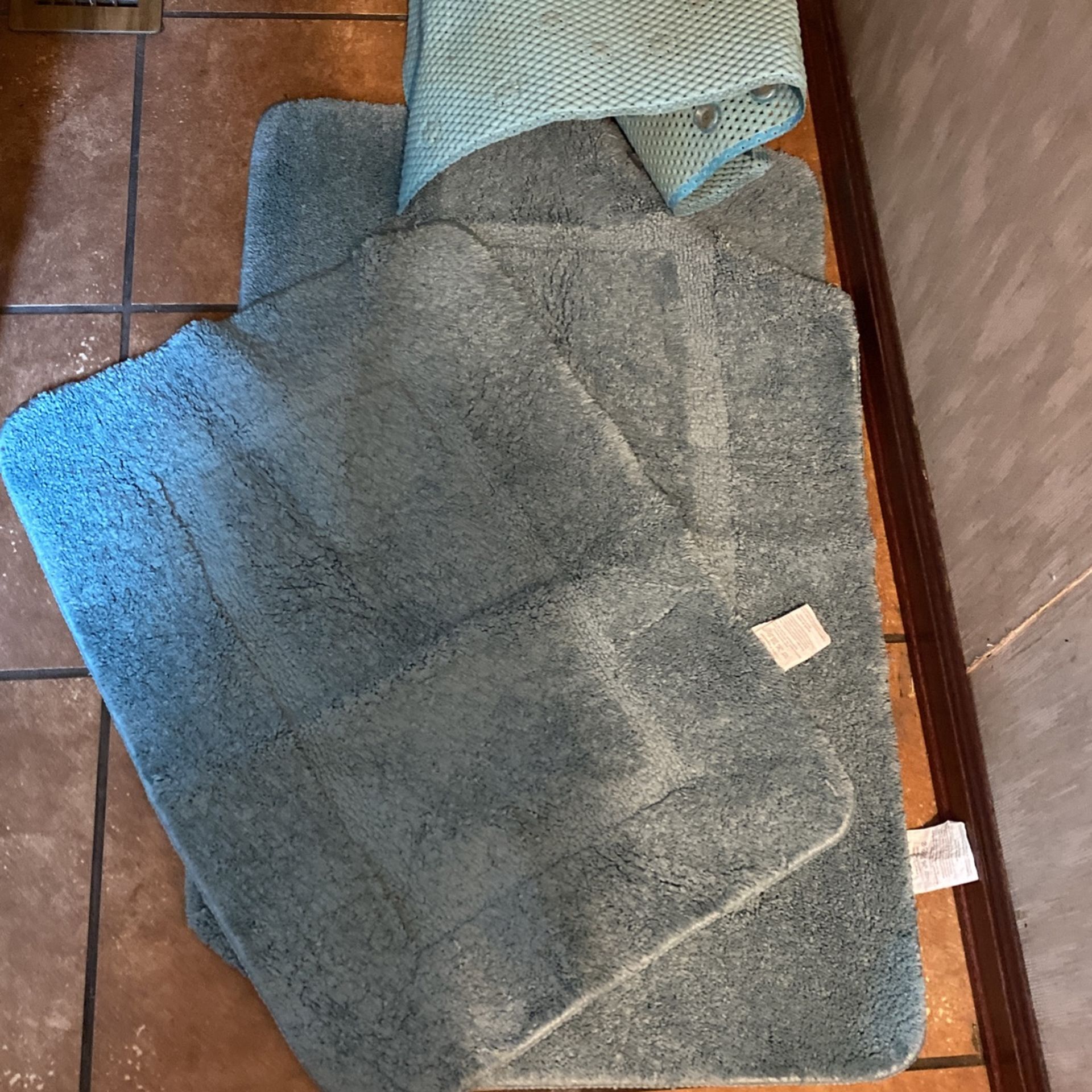 Bathroom Rug Set And Matching Bath Floor Pad It Didn’t Match What I Wanted For 