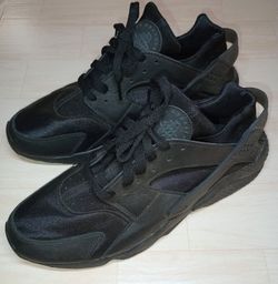 Men's Size 11 Nike Huarache Triple Black