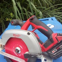 Milwaukee Cordless Saw