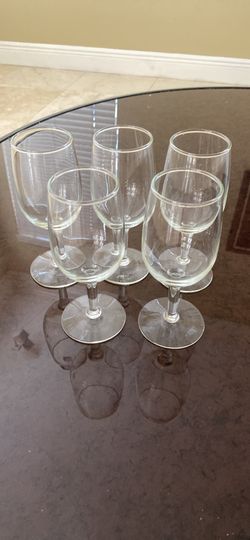 Elegant 5 vintage wine glasses