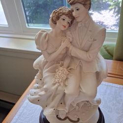 Giuseppe Armani Figurine 1973 Garden Wedding