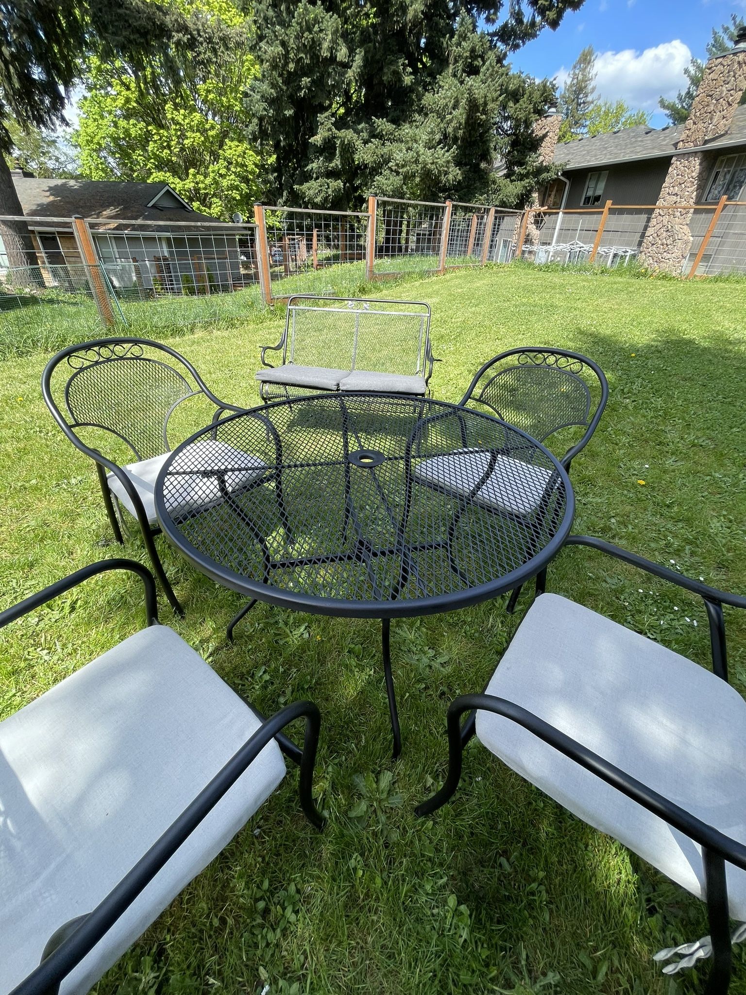 metal patio set! round table and four chairs, cushions included