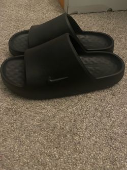 Nike calm 2.0 black size 8