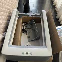Petsafe Self cleaning Litter Box With Two Boxes Of Litter