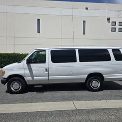 2004 Ford E-350