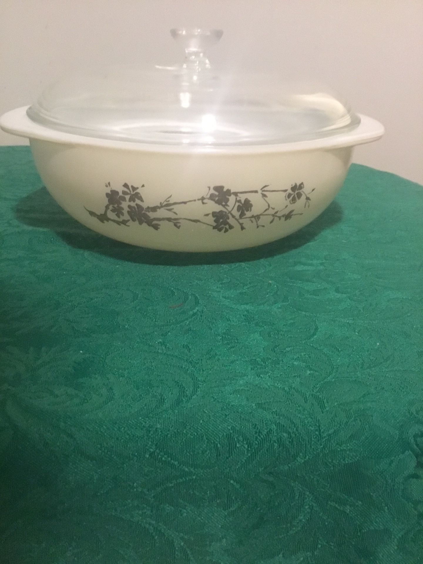 Vintage Pyrex Golden Branch Pattern Round Casserole Baking Dish Ivory With Gold Leaf