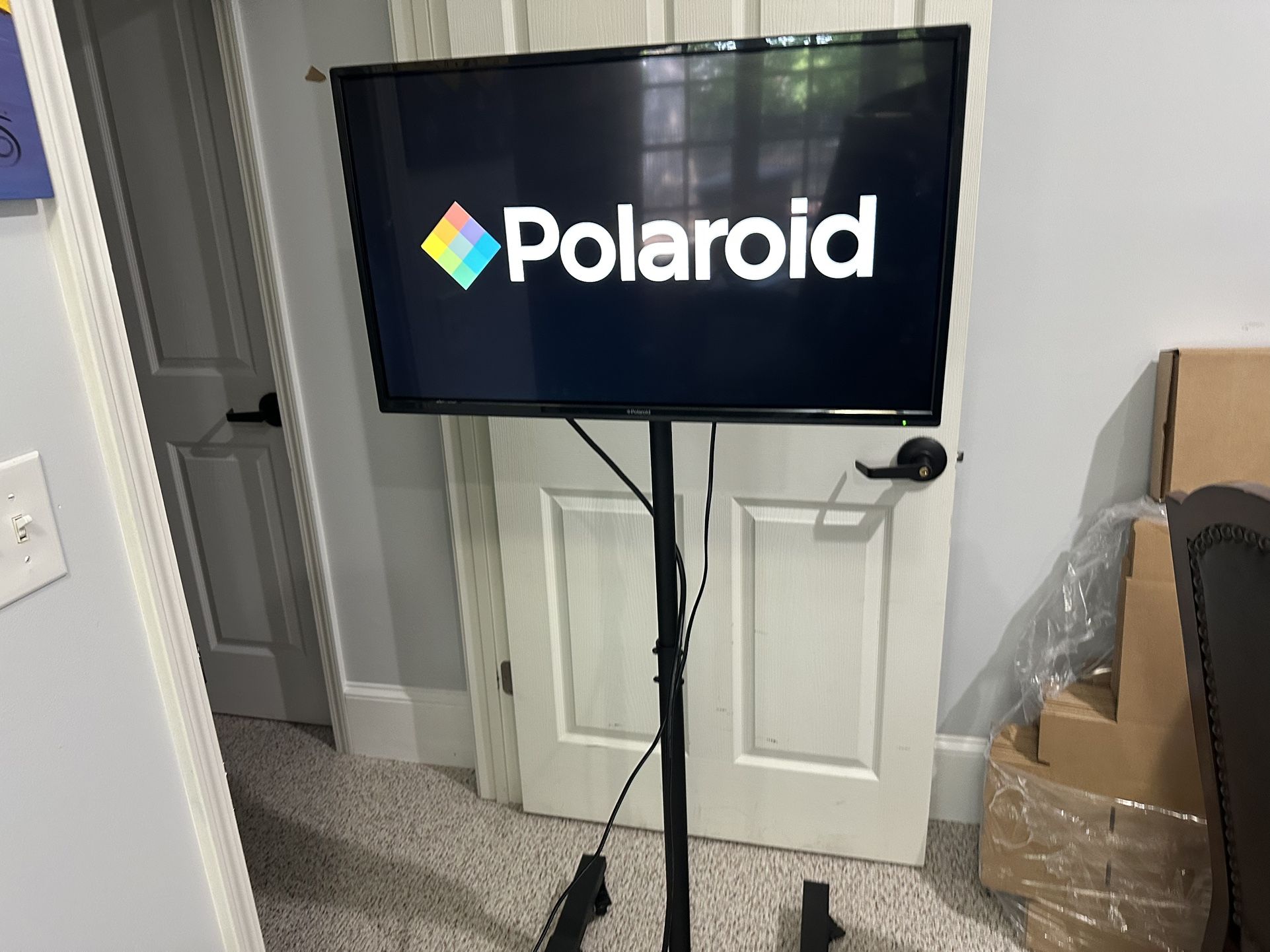 Polaroid mobile tv stand w wheels