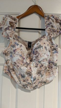 Super cute ruffled sleeved crop top