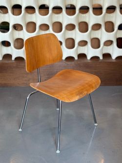 Refurbished accent chair by Charles and Ray Eames and Herman Miller
