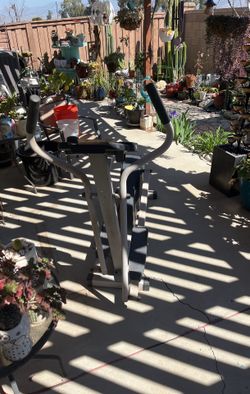 Elliptical Trainer Exercise Machine