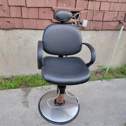 Black Leather Reclining Barbershop/Tattoo Chair