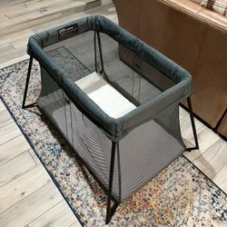 BabyBjorn Travel Crib Light