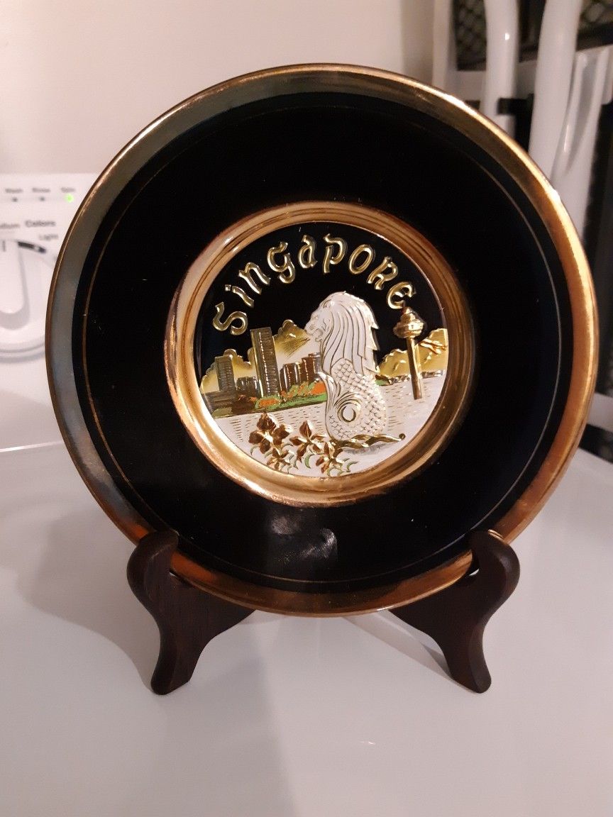 ART OF CHOKIN PORCELAIN DECORATIVE PLATE WITH HOLDER