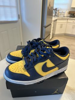UCLA NIKE DUNKS 4.5y