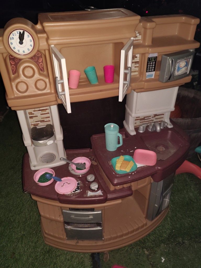 Deluxe r Kitchen W Food And Pans