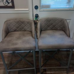 Chairs/Stools 