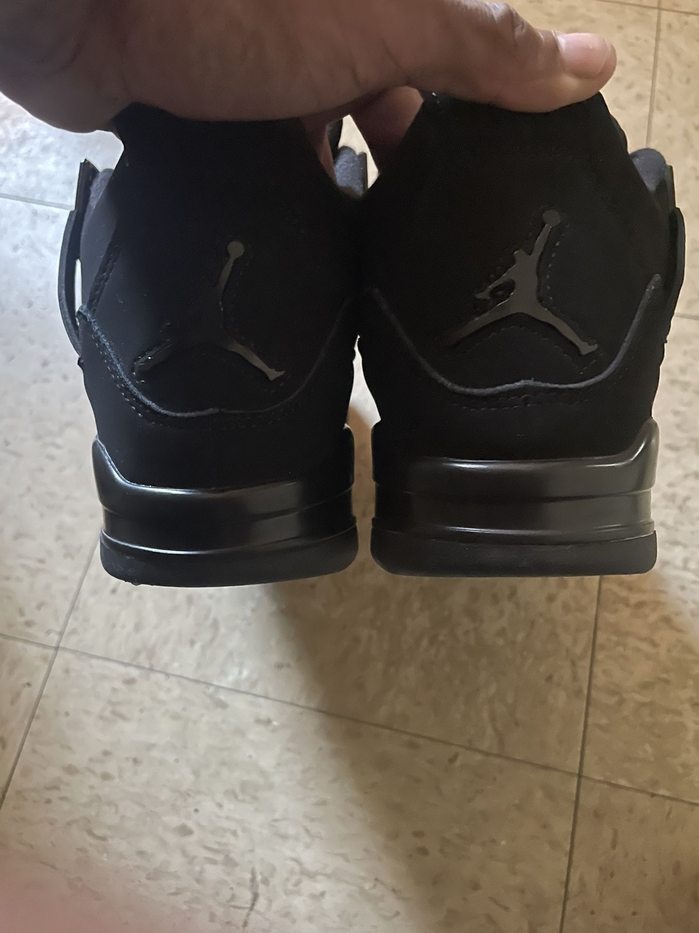 Black Cats 4s Size 10
