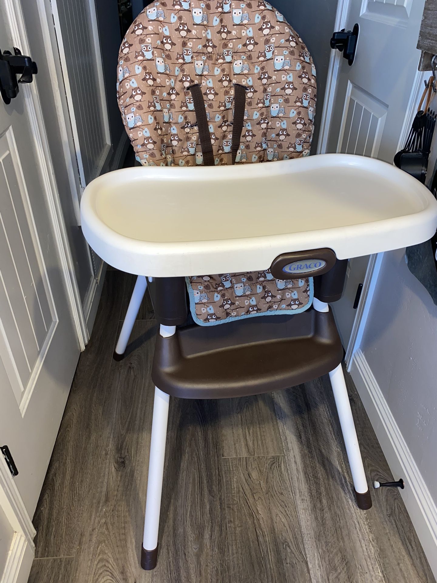 Graco SimpleSwitch 2-in-1 Convertible High Chair