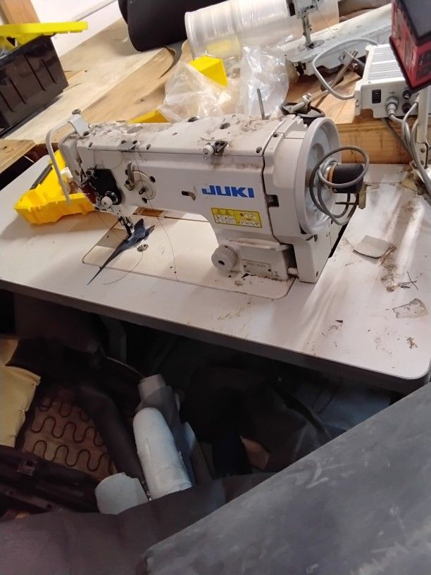 Juky  Sewing Machine Upholtery Makina Para Tapicería  $ 800 CÓMO NUEVA 