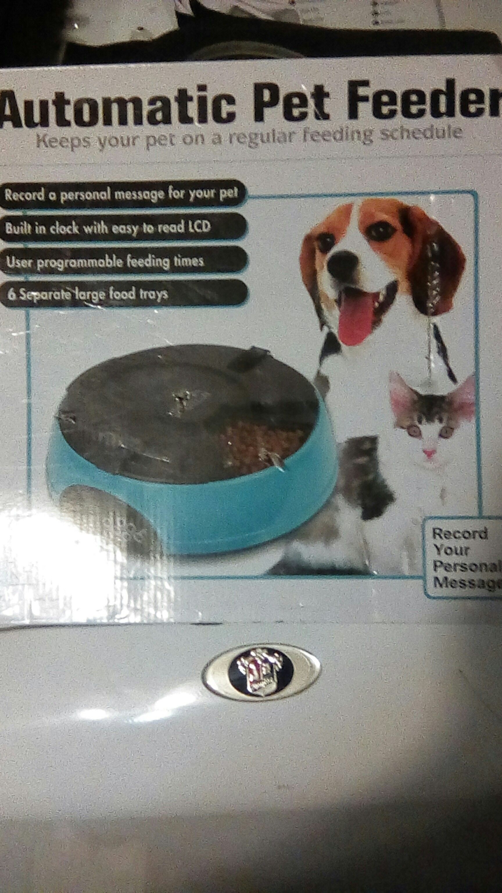 Pet feeder