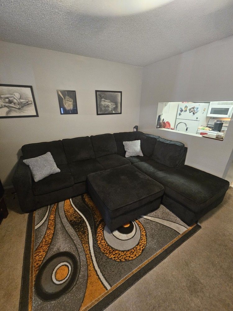 Sectional Sofa/Couch With Ottoman.