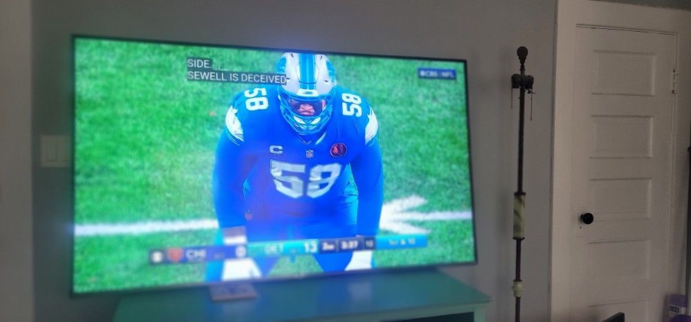 Newly USED 70 INCH LG TV