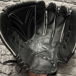 Mizuno Finch Fast Pitch Softball Glove 