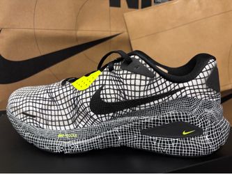 NIKE Structure 26 $185 RETAIL  Brand New in Box SZ 13