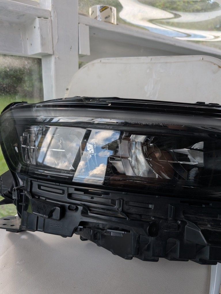 2021-2024 Jeep Grand Cherokee WL Headlight 