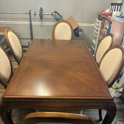 FAMILY TABLE WITH EXT 