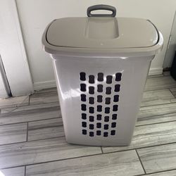 Rolling tall hamper