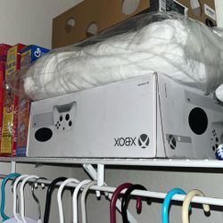 Xbox one with extra controllers