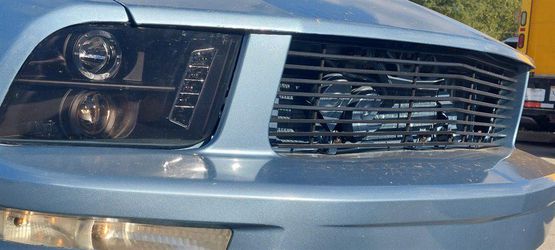 2005 Ford Mustang Thumbnail