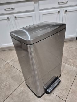 Washed & Sanitized 13 Gal. Step Trash Bin