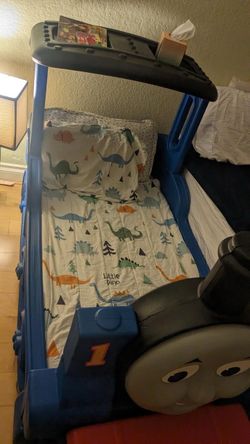 Thomas Toddler Bed with bedding