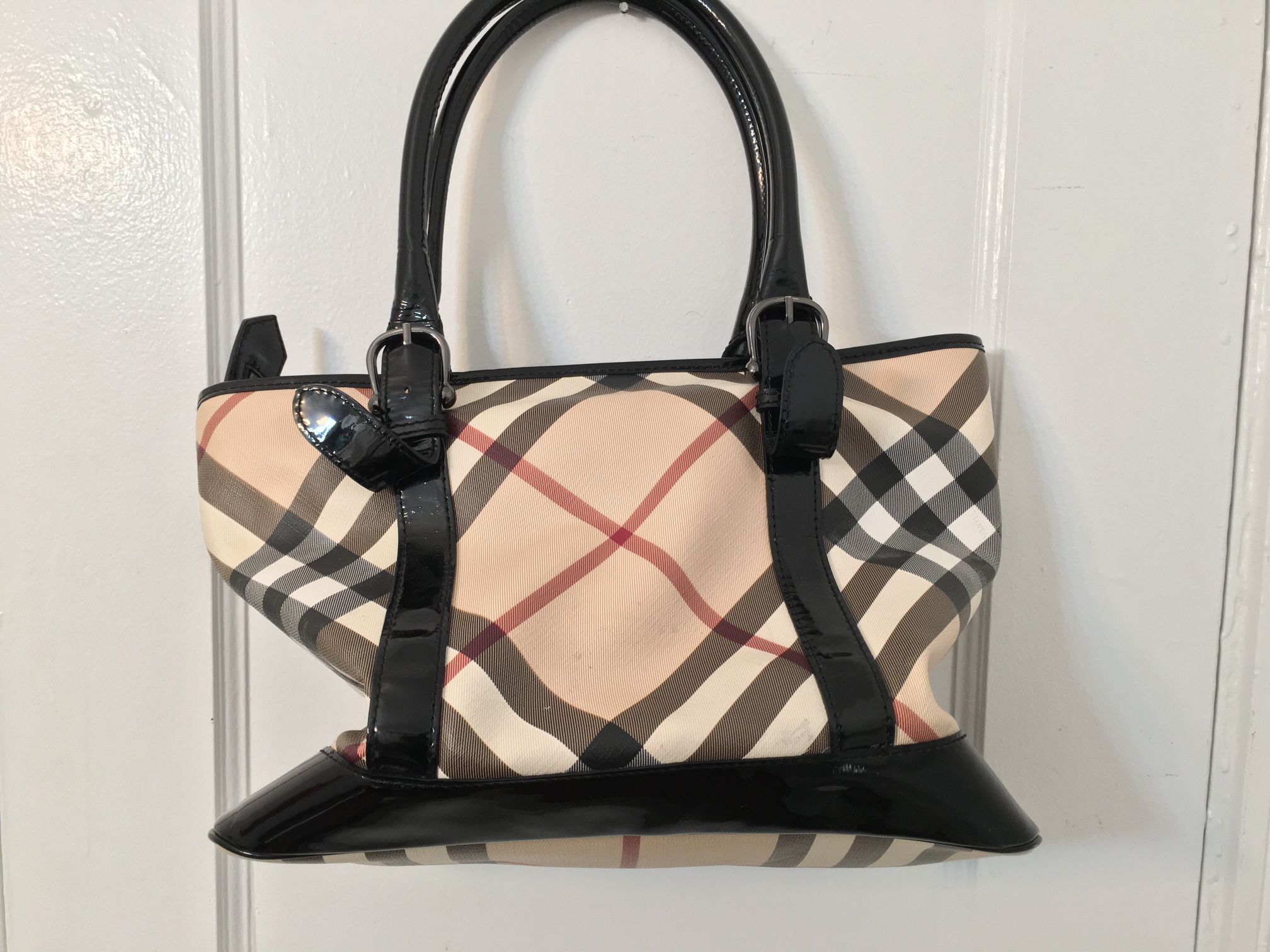 Burberry Woman’s handbag.