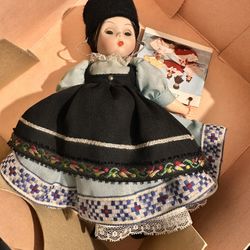 Madame Alexander 8" Romania # 586 International Doll Tag 