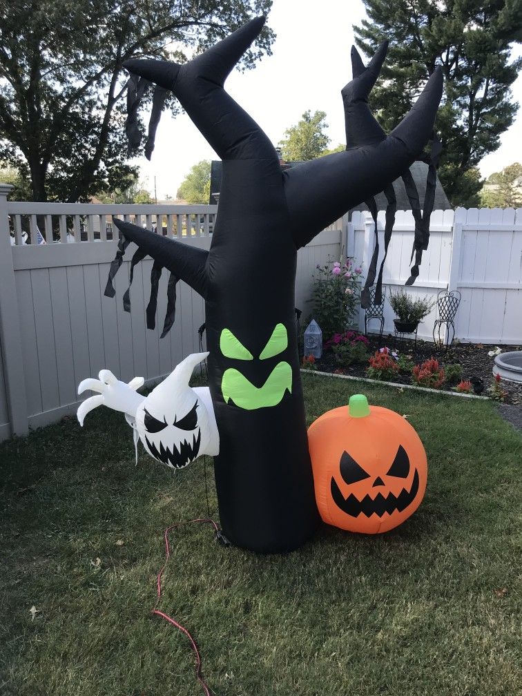 Gemmy Airblown Inflatable Halloween Haunted Tree 7ft LED Lighted Yard Decoration