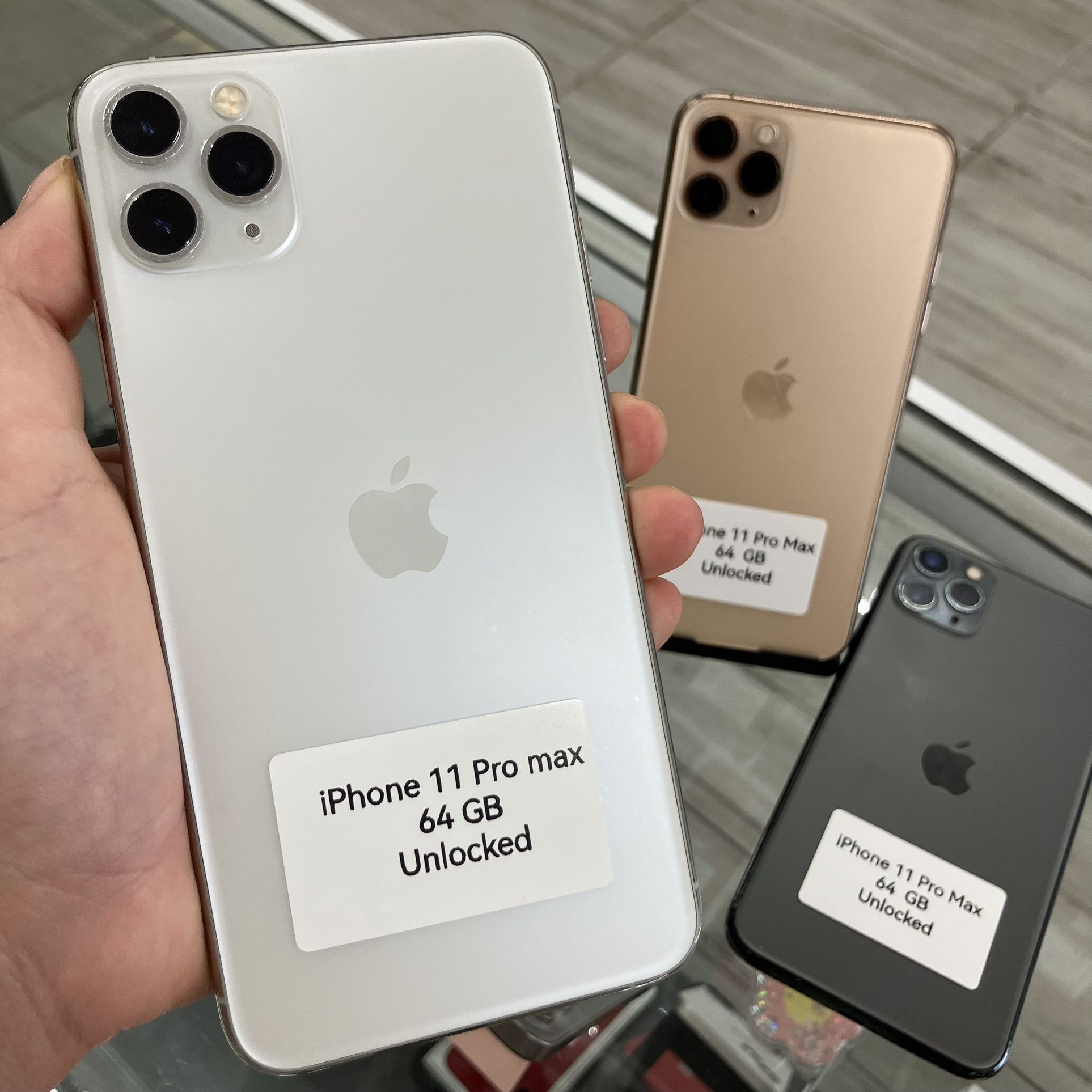 White iPhone 11 Pro Max Cash Or Cheap $50 Down