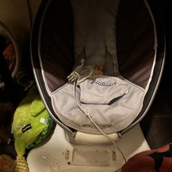 4 Moms Swing