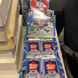 Upper Deck 1990 Looney Tunes Comic Ball 1 Baseball Cards Lot of 29 sealed Packs
