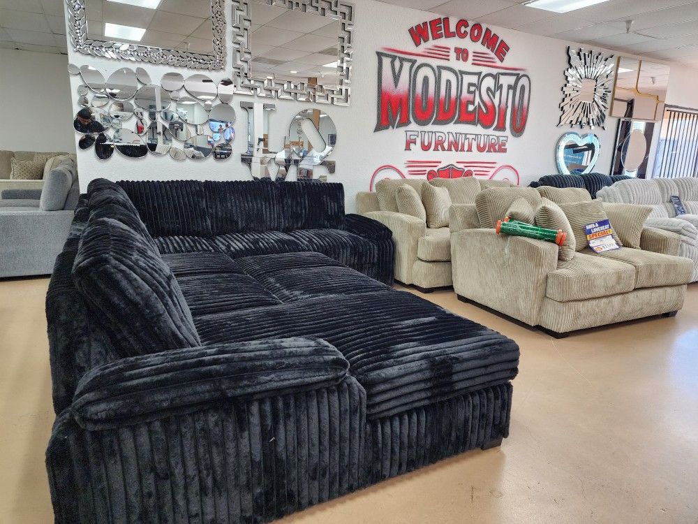 Black VIRAL SECTIONAL ! HAS SLEEPER AND STORAGE CHAISE