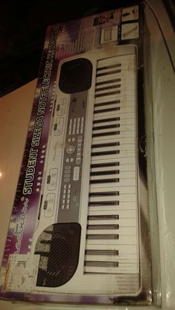 Student size electric keyboard