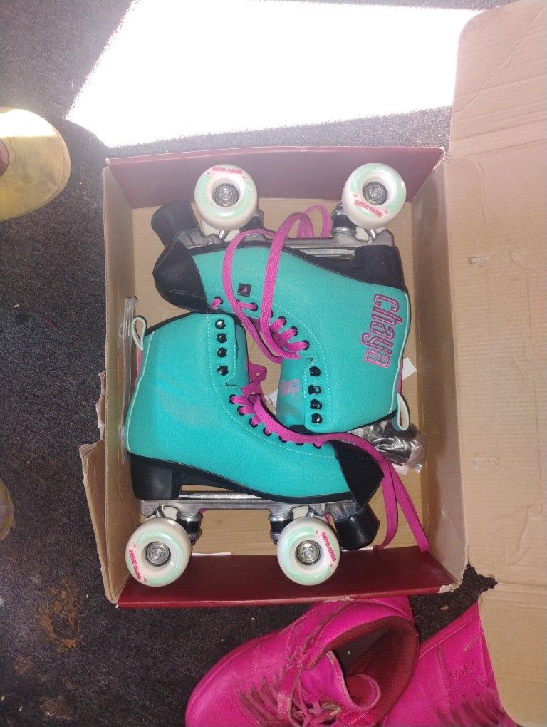 Chaya's Women Skates Size 8.5