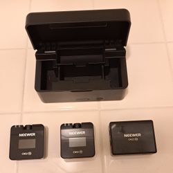 NEEWER 2 Pack Wireless Microphone w/Charging Case