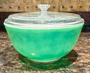 Pyrex Primary Green Nesting Bowl 2.5 Quart With Glass Lid. #403-Vintage. Used great condition!