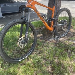 Mountain Bike Carbon Fiber Frame Large And Wheel’s 27.5