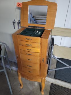 Jewelry box