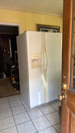 Frigidaire refrigerator Everything works Great !