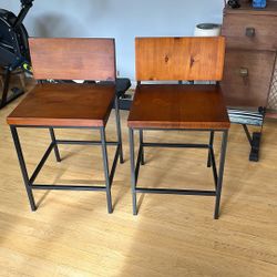 2 Bar Stools 